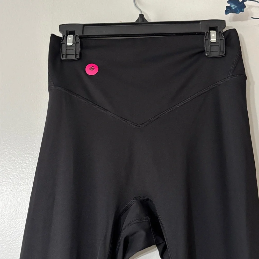 Lululemon Black Breezethrough Leggings - Picture 5 of 8